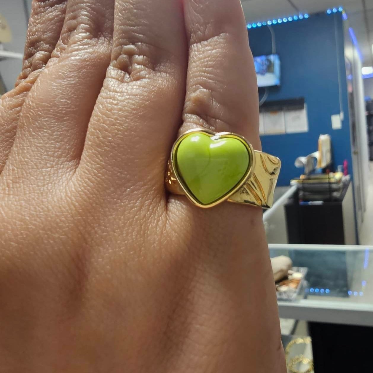 Green Heart Gold Ring Tucco