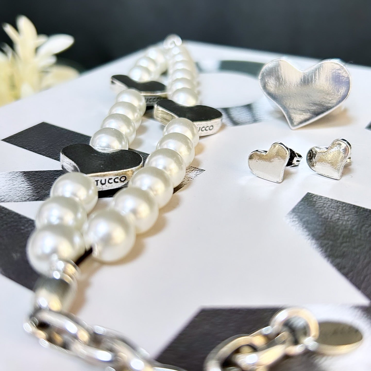 Pearl Necklace and Bracelet with Silver Hearts Tucco